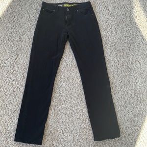 Men’s black LEE extremes motion straight fit jeans 30x32